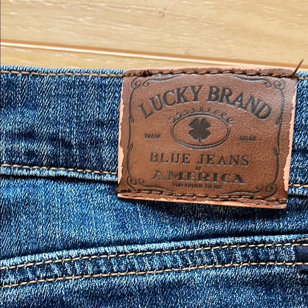 LUCKY JEANS!! Perfect for summer! Light weight and cropped - Picture 12 of 16